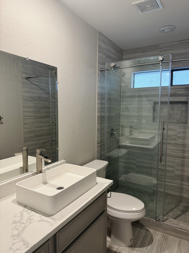 Building Photo - 308 Christie Ct