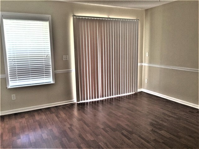 Foto del edificio - 7049 Beekman Lake Drive