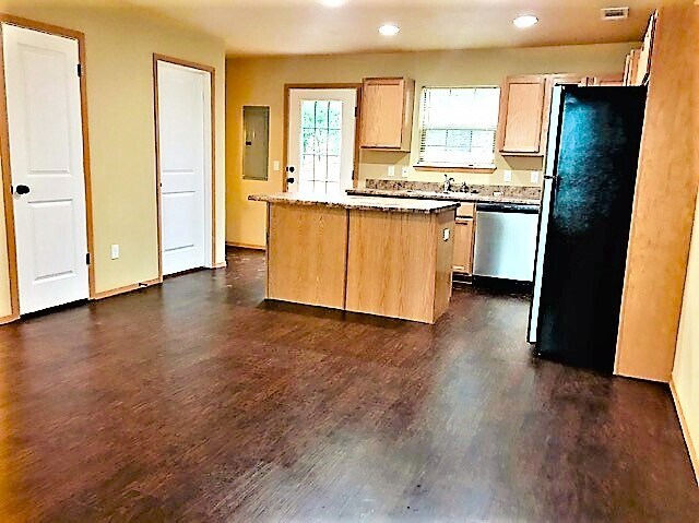 Building Photo - 235 S Rolling Woods Way