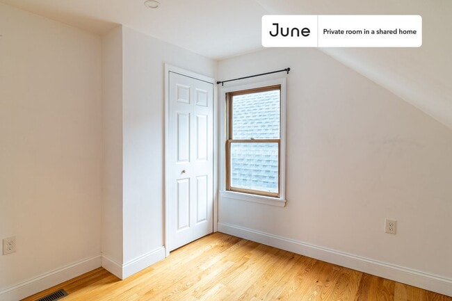 Foto del edificio - Room in Shared 6 bed/2 bath home
