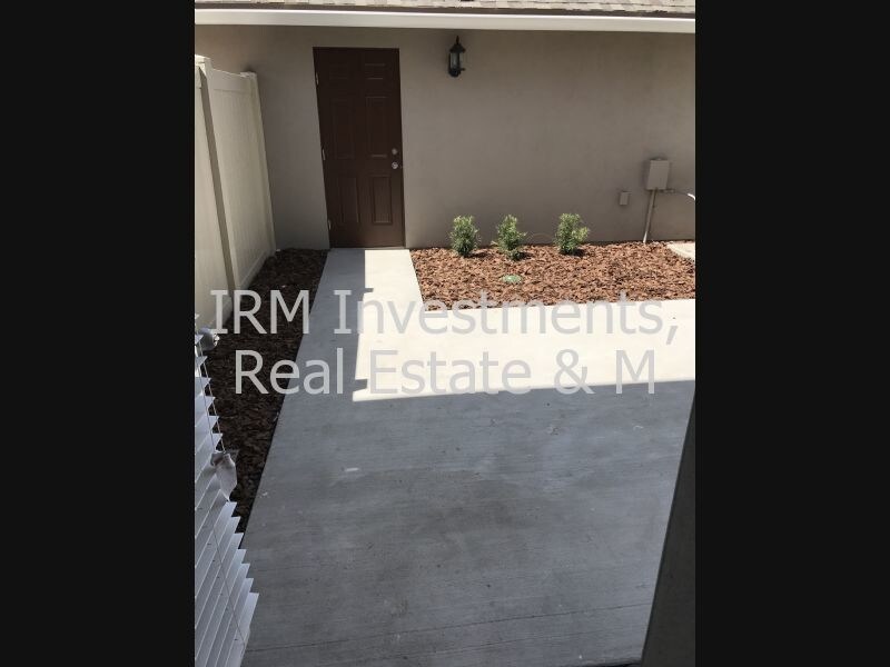 Foto del edificio - 3 bed 2.5 bath Townhome w 2 car garage