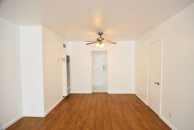 Foto del edificio - 11645 Moorpark St