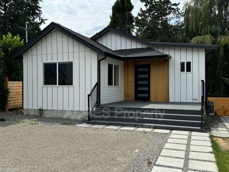 Foto principal - 9423 36th Ave SW