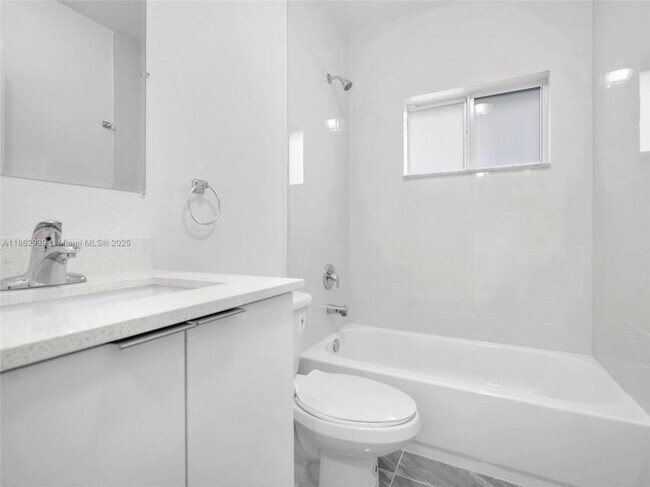 Foto del edificio - 3 bedroom in Miami FL 33142