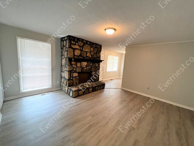 Building Photo - 1721 Eastridge Dr