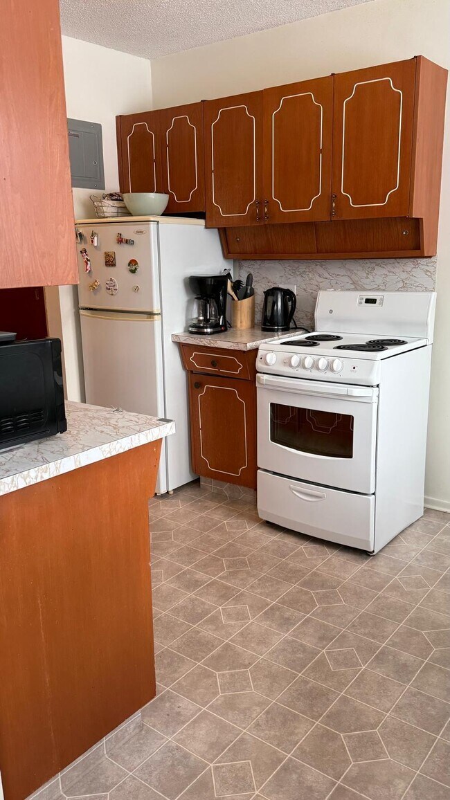 Building Photo - 257 Enfield Cres