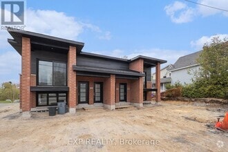 Building Photo - 897-897 Laurier St