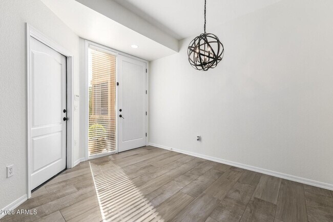 Foto del edificio - 7887 N 16th St