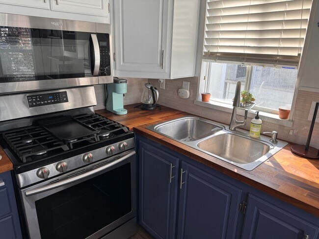 Foto del edificio - Grab Your Surfboard and Walk to Grandview Beach!