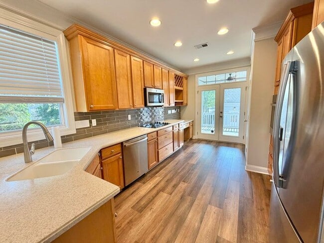 Building Photo - Comfort & Convenience: 3BR End-Unit Townhome in Pooler