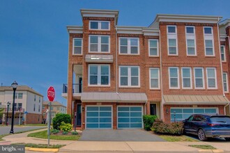 Building Photo - 42262 Knotty Oak Terrace