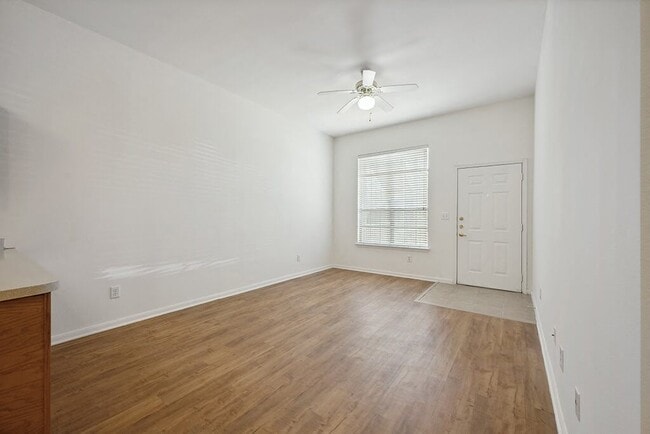 Foto del edificio - Fallbrook Ranch Apartments