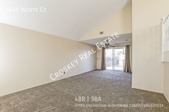 Foto del edificio - Move in ready! Large spacious floor plan w...