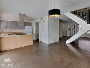 Building Photo - 4440 W Solano Dr N