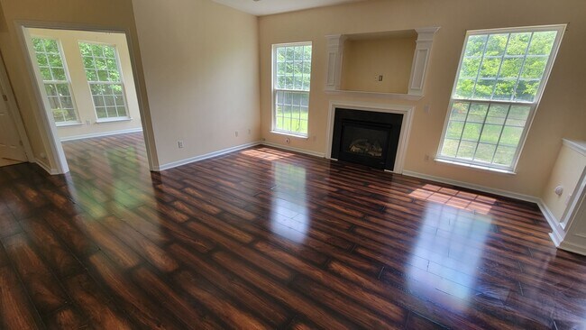 Foto del edificio - 4 Bed, 2.5 Bath Home Available in Simpsonv...