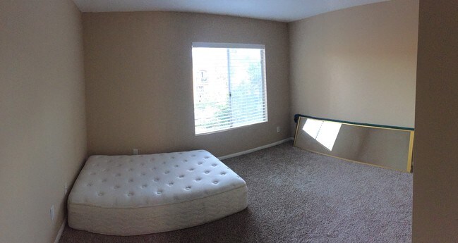 Foto del edificio - 7150 Shoreline Dr