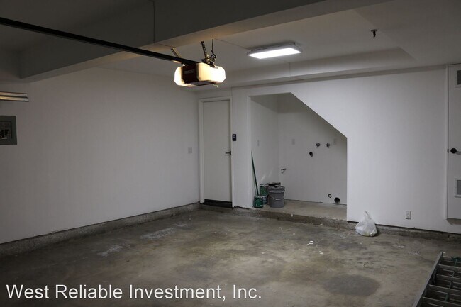 Building Photo - 1313 Los Robles Ave