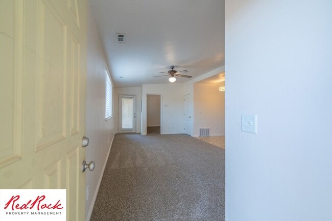 Building Photo - Enjoy Scenic Ivins Living – 3-Bed, 2-Bath ...