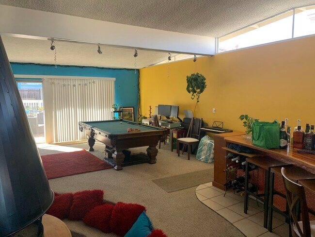 Foto del edificio - 1111 Cypress Ave