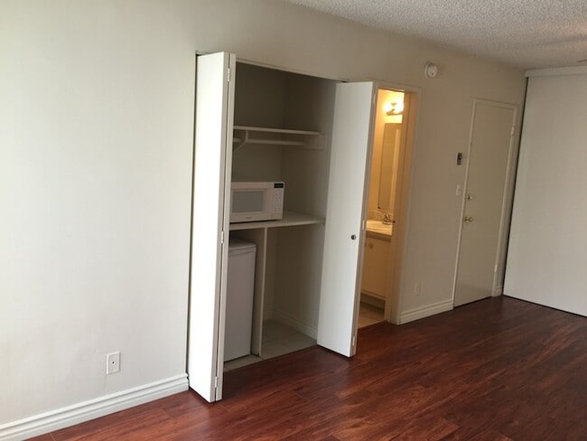 Building Photo - Casablanca West Apartments