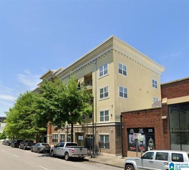 Unidad de esquina superior - 2020 5th Ave S