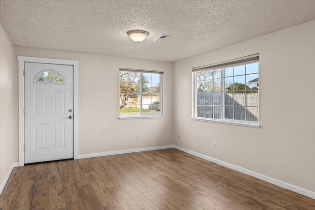 Building Photo - 106 N Buchanan Ave