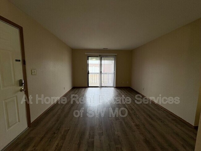 Foto del edificio - 729 E Bain St