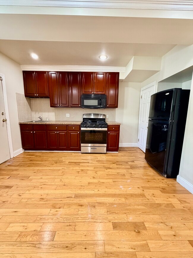 Building Photo - 2657 Bonnaffon St