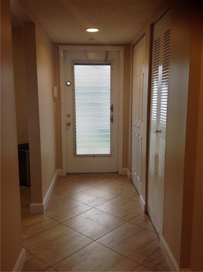 Foto del edificio - 3550 NW 104th Ave