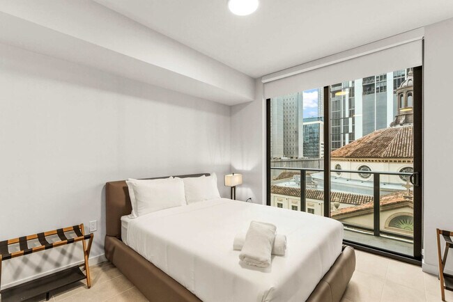 Building Photo - 121 NE 5th St