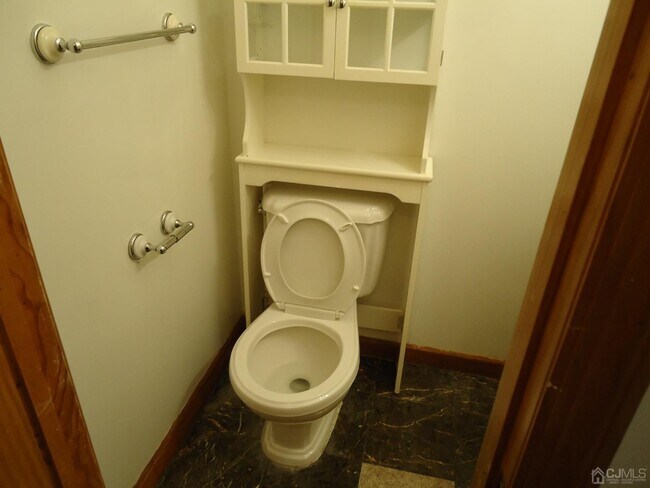 Building Photo - 123 Burnett St