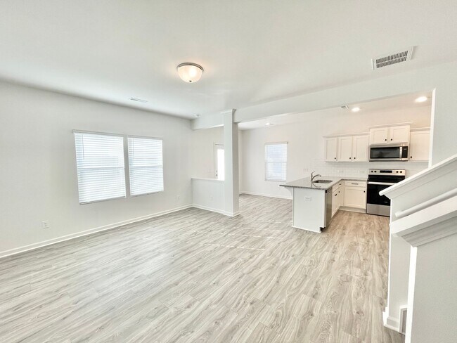 Foto del edificio - 3 br Paired Home minutes from I-77 and I-40 Tour today! MOVE IN SPECIAL