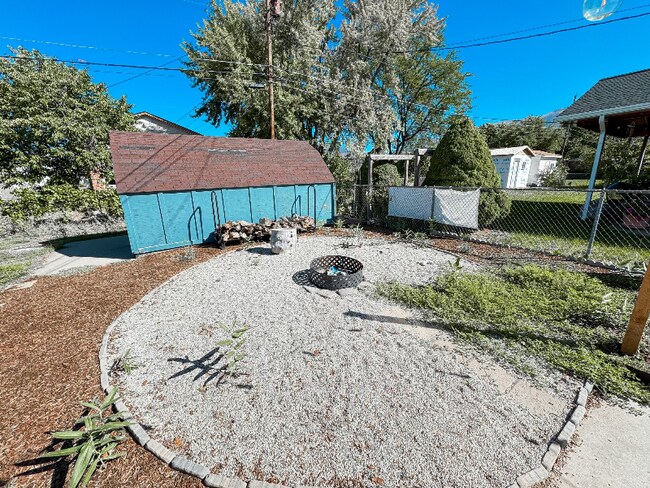 Building Photo - 159 E Diamond St