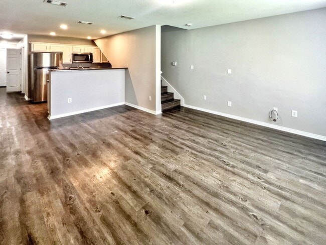 Building Photo - Newly Renovated 2-Story 3-Bedroom Property in Dallas - ($500 OFF the first month’s rent)