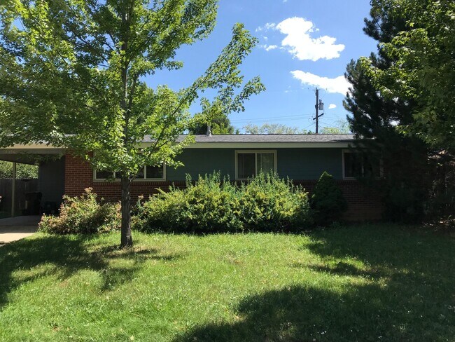 Foto del edificio - 3 Bed 1 Bath Ranch Home in Martin Acres!  Large Backyard!