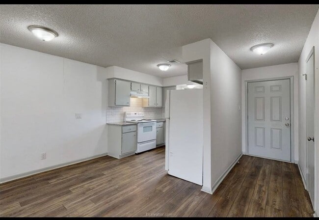 Building Photo - 2087 W Osr