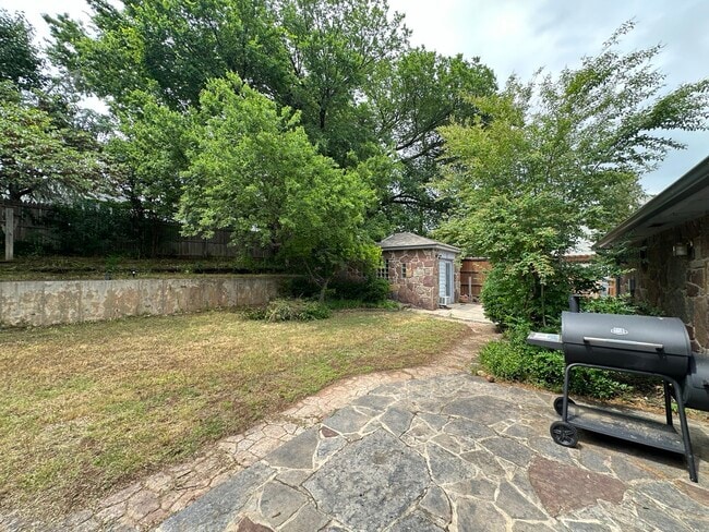 Building Photo - 3609 Hampton Ct