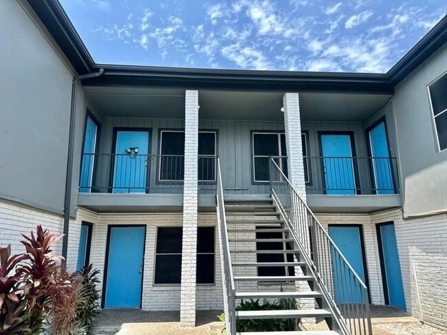 Building Photo - The Monark Apartments