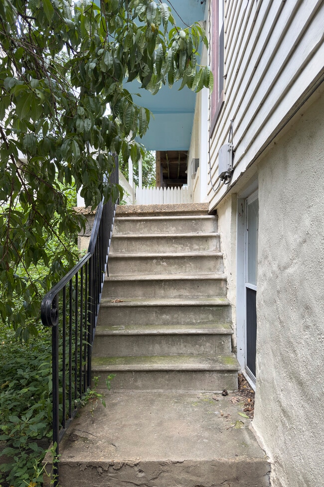 Building Photo - 1332 Dellwood Ave