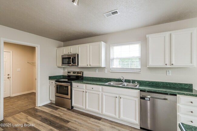 Building Photo - 536 Matterhorn Dr