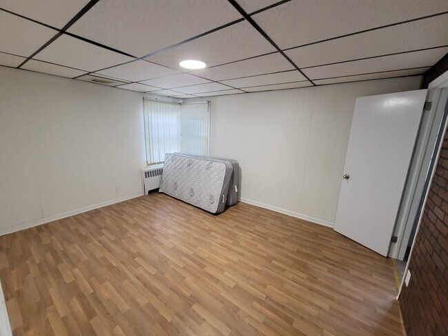 Foto del edificio - 4 bedroom house in Hillside NJ