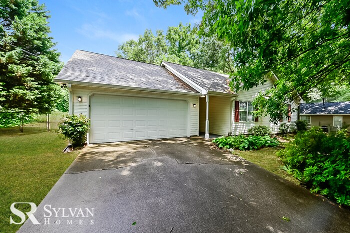 Primary Photo - Come view this lovely 3BR, 2BA home