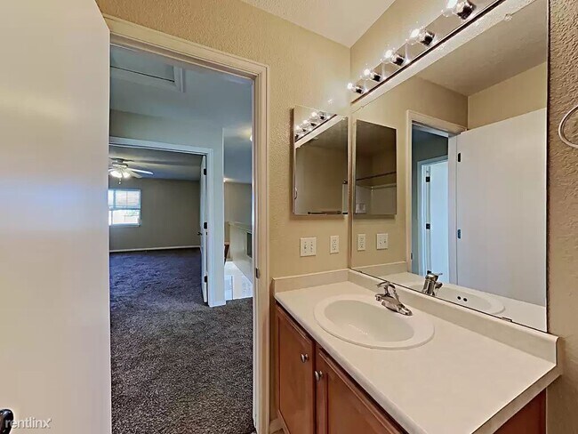 Building Photo - 3 br, 3 bath House - 229 Rosemary Pl
