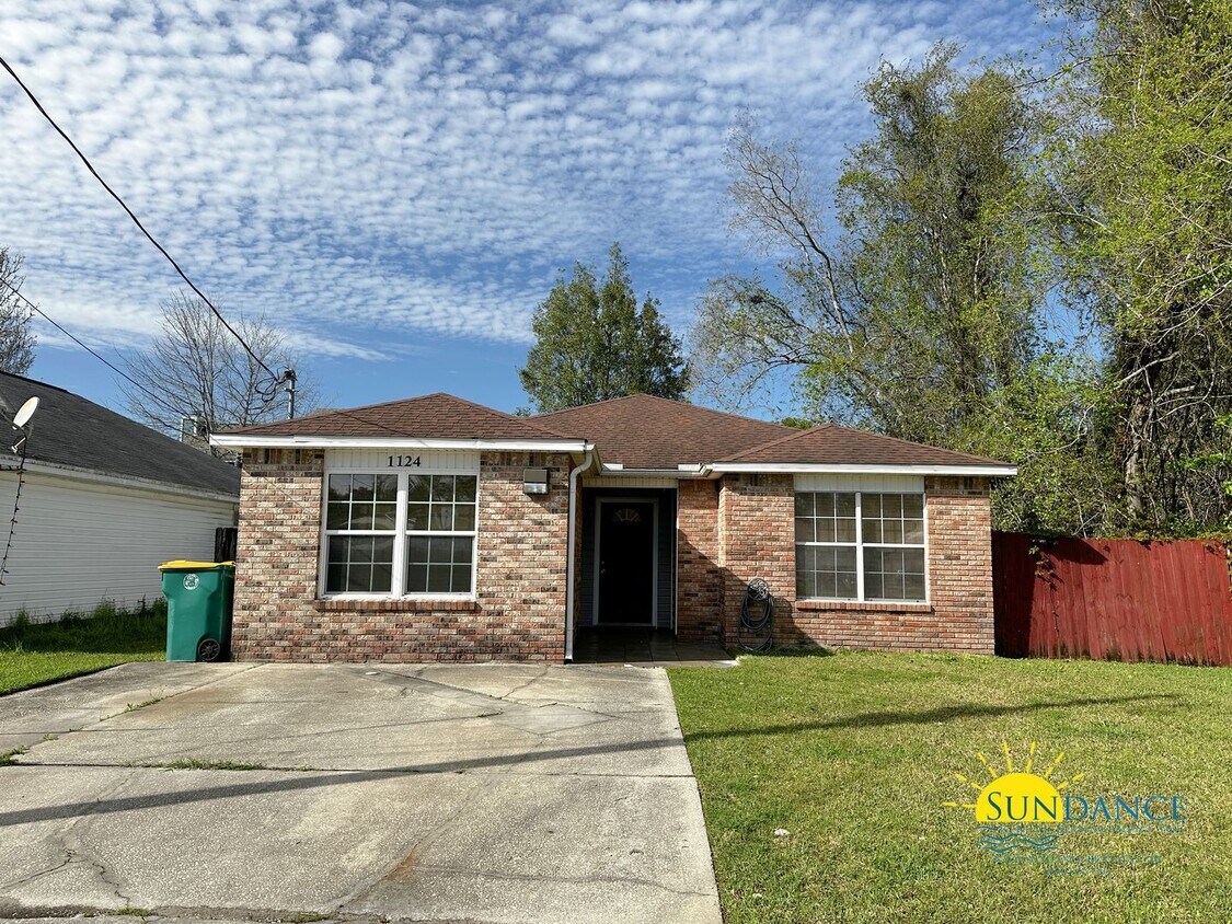 Primary Photo - Pet Friendly 4 Bedroom Home in Fort Walton...