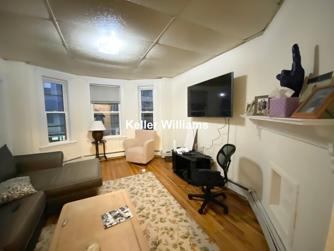 Primary Photo - 20 Howell St