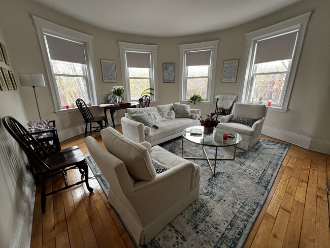 Foto del edificio - 1824 Beacon St
