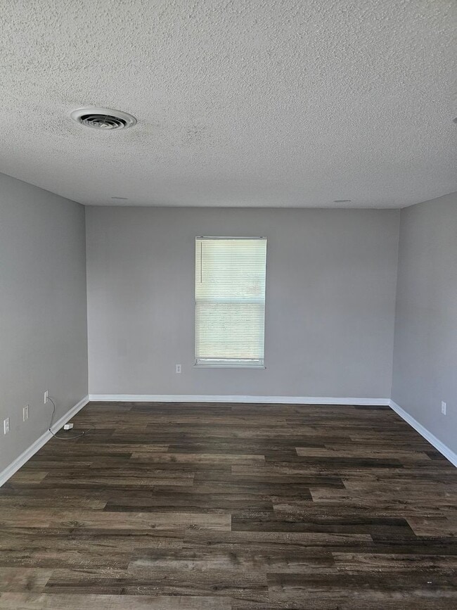 Building Photo - 1737 Moses Ave