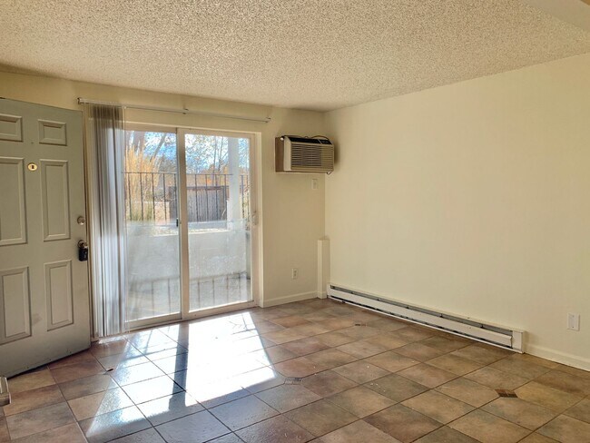 Foto del edificio - Great 2 Bedroom, 1 Bathroom Condo in Fort Collins, CO - On Spring Creek Trail Near Edora Park!