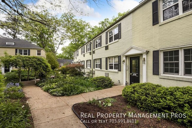 Building Photo - Light & Bright Top Floor Condo- Arlington ...