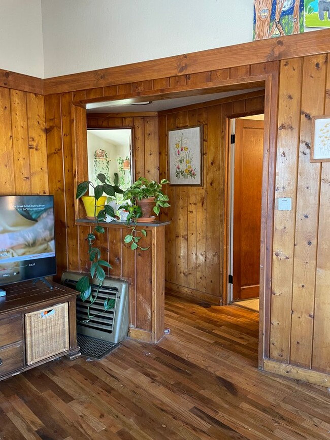 Building Photo - STUDENTS WELCOME! Rustic Home in NW Ft. Co...